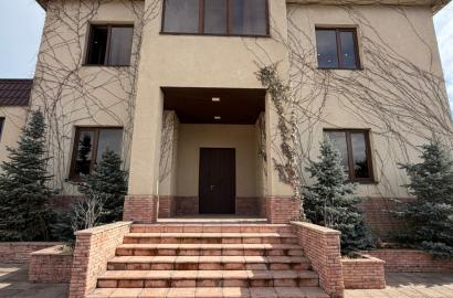 იყიდება ახალი გარემონტებული 15 ოთახიანი სახლი